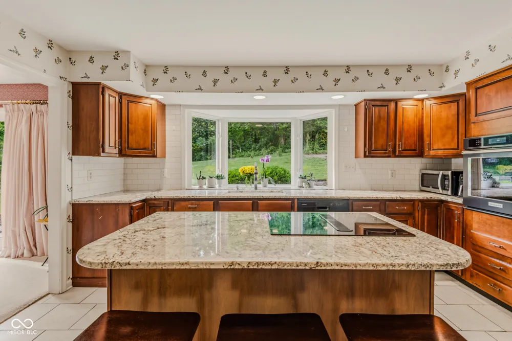 9956 W Raintree Drive Columbus, IN 47201