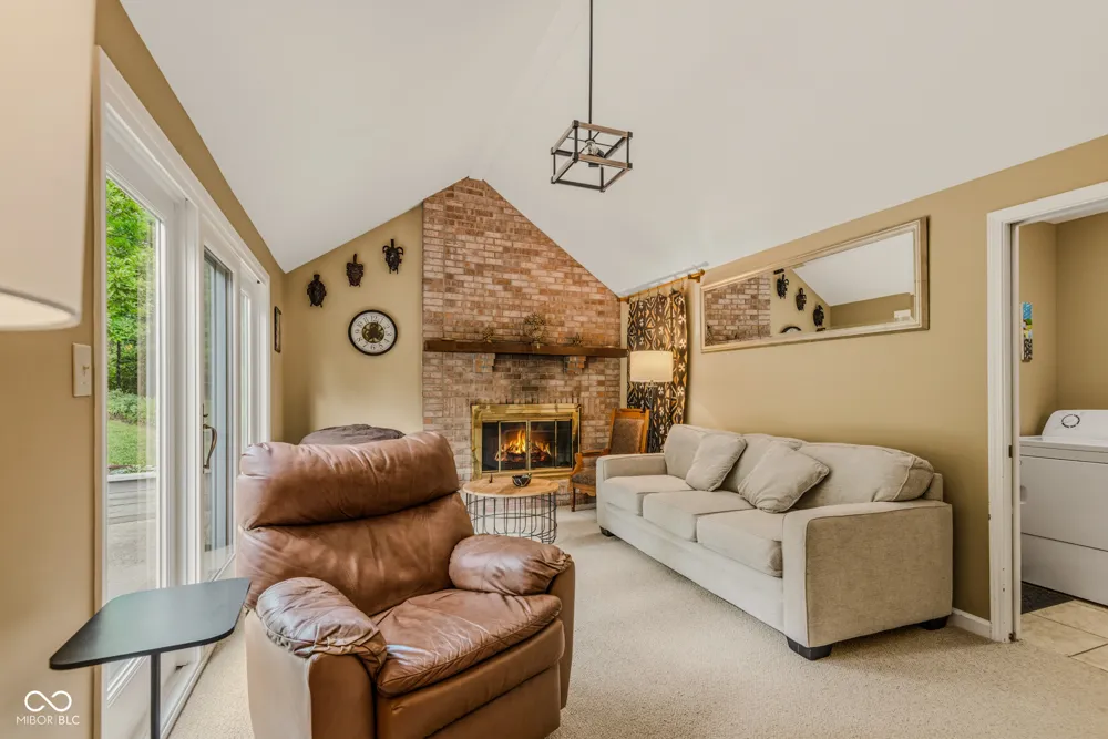 9956 W Raintree Drive Columbus, IN 47201