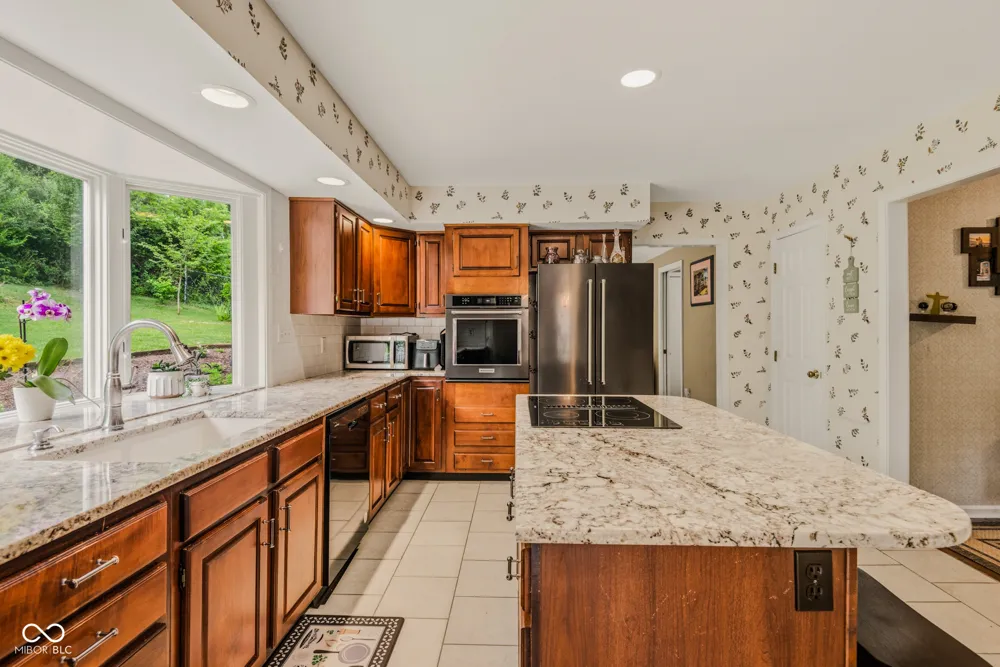 9956 W Raintree Drive Columbus, IN 47201