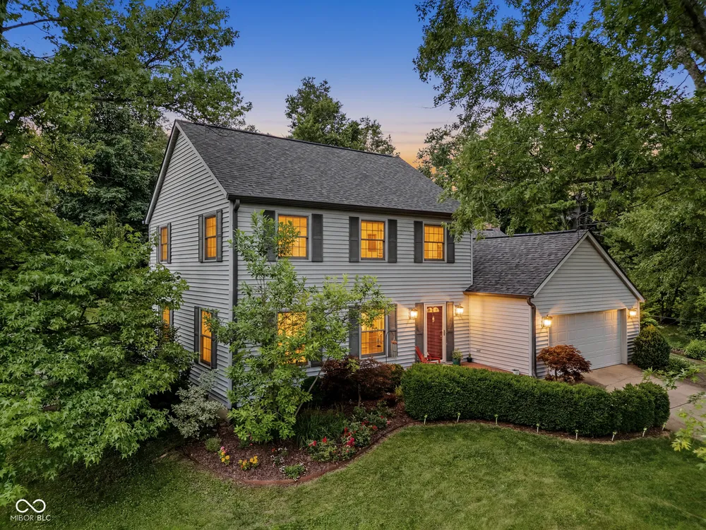 9956 W Raintree Drive Columbus, IN 47201