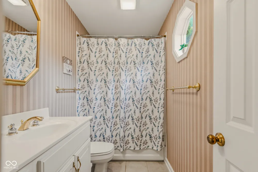 9956 W Raintree Drive Columbus, IN 47201