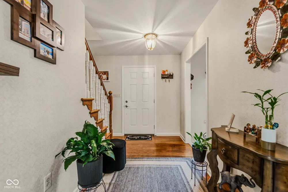 9956 W Raintree Drive Columbus, IN 47201