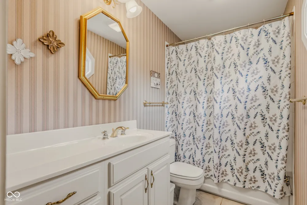9956 W Raintree Drive Columbus, IN 47201