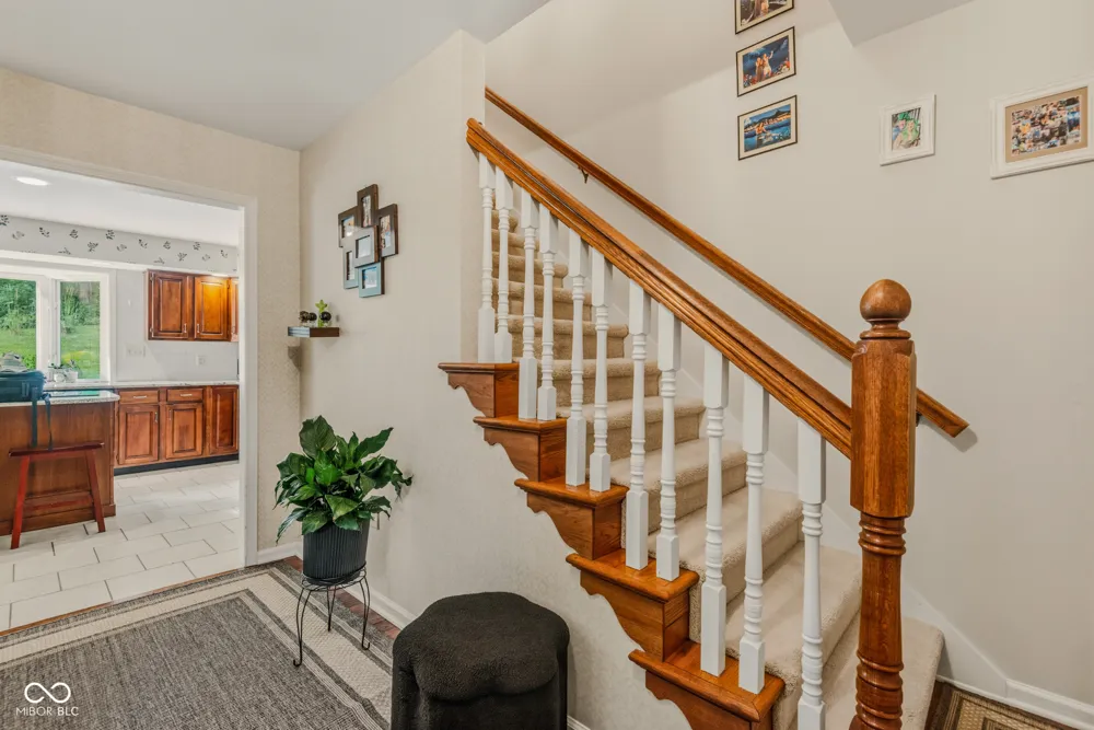 9956 W Raintree Drive Columbus, IN 47201