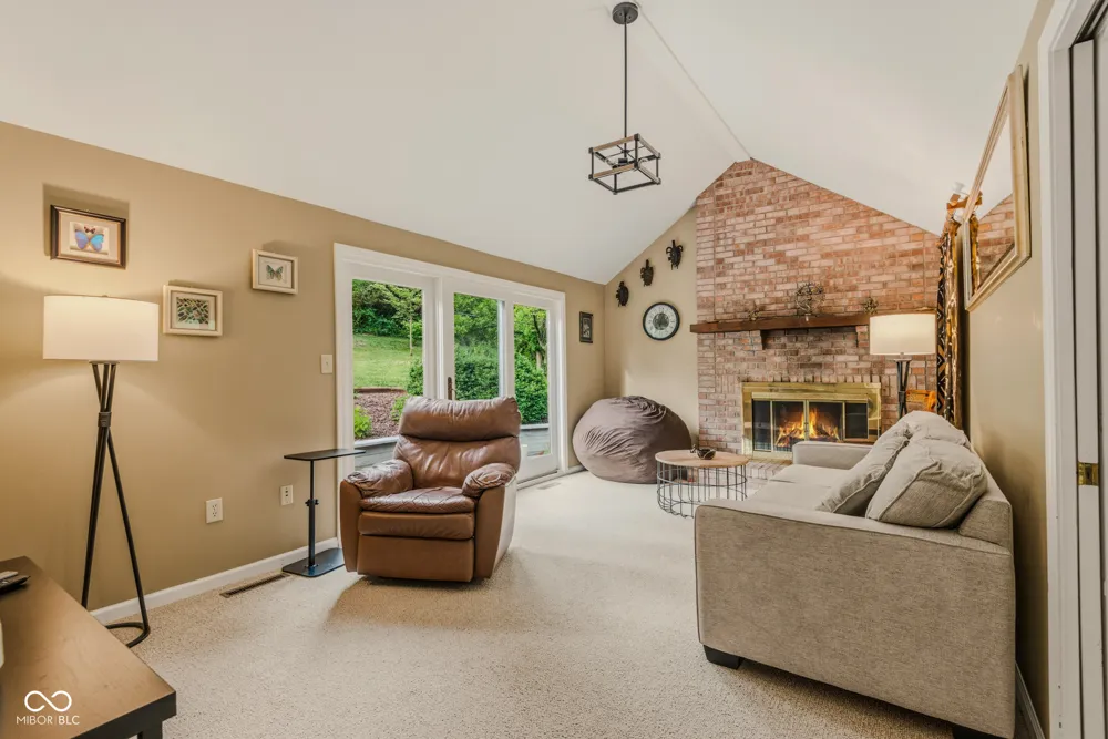 9956 W Raintree Drive Columbus, IN 47201