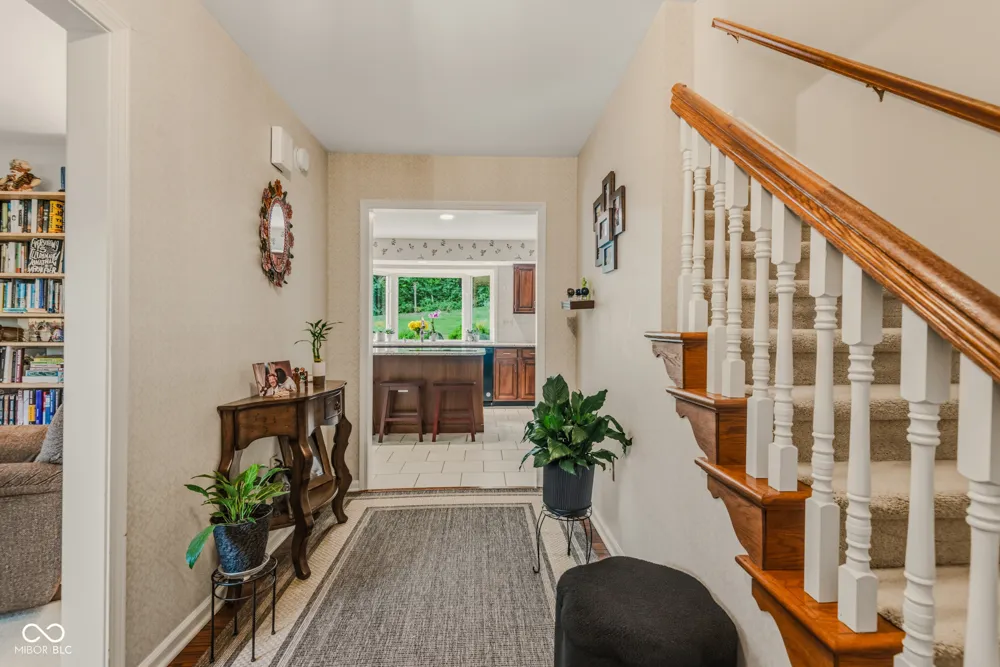 9956 W Raintree Drive Columbus, IN 47201