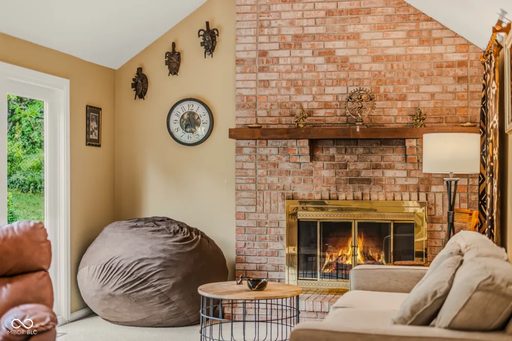 9956 W Raintree Drive Columbus, IN 47201