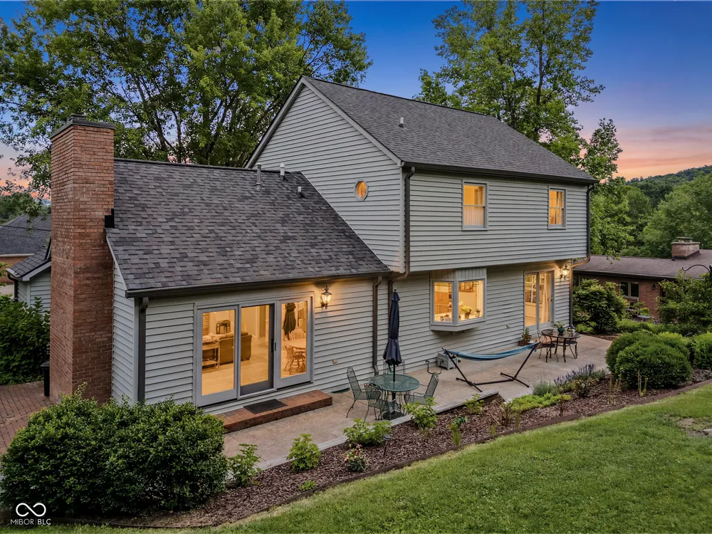 9956 W Raintree Drive Columbus, IN 47201