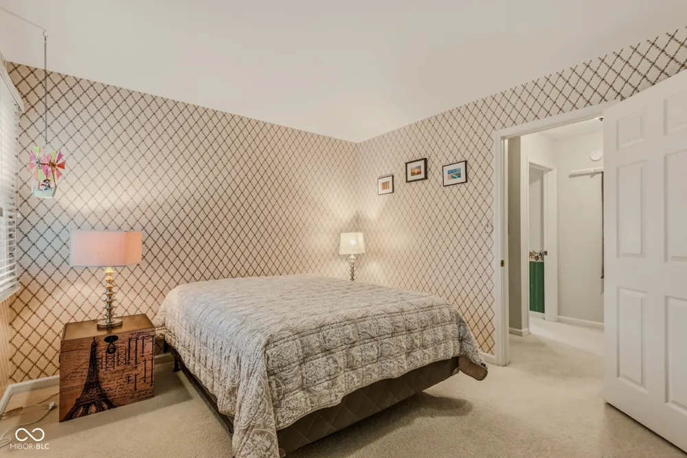 9956 W Raintree Drive Columbus, IN 47201