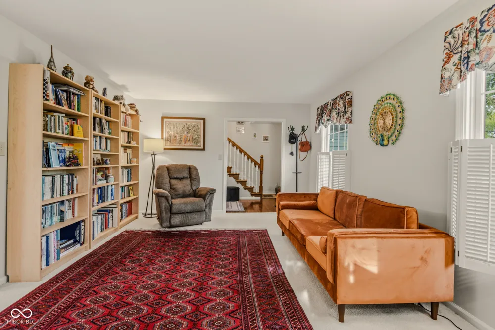 9956 W Raintree Drive Columbus, IN 47201