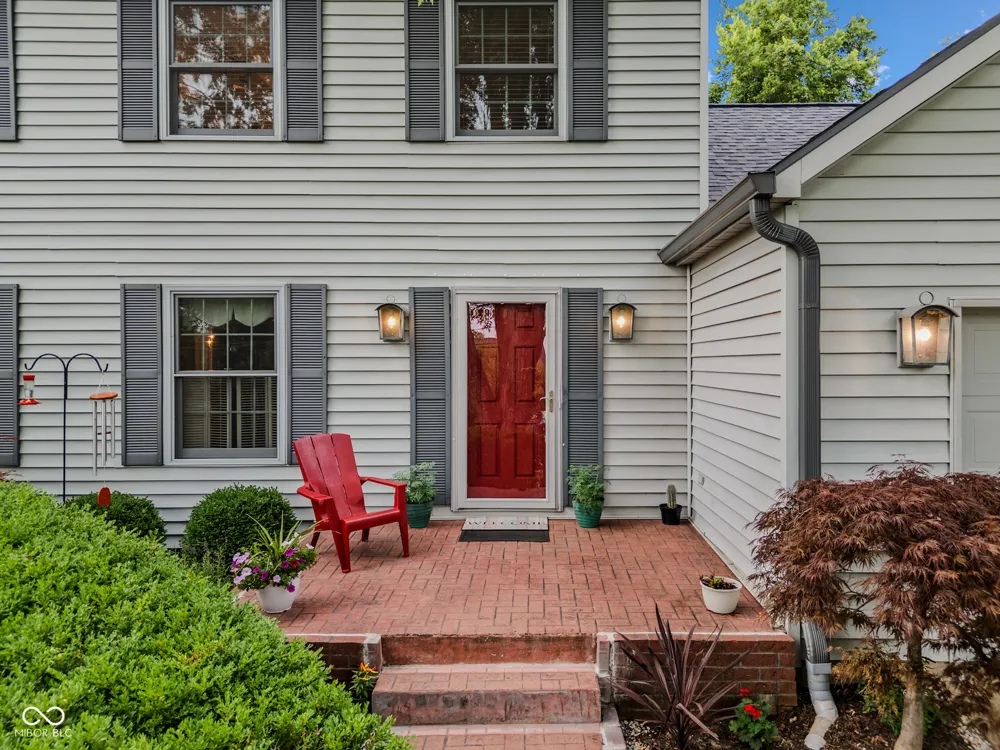 9956 W Raintree Drive Columbus, IN 47201