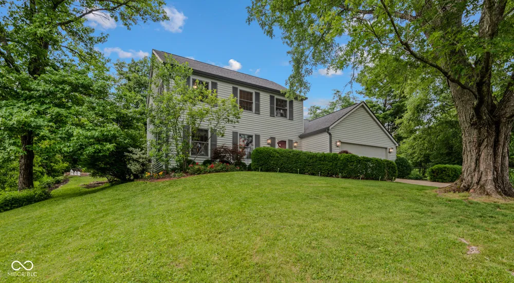 9956 W Raintree Drive Columbus, IN 47201