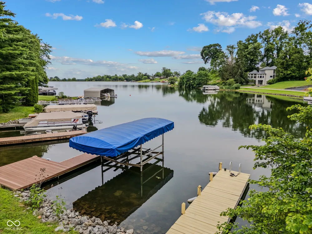 9956 W Raintree Drive Columbus, IN 47201