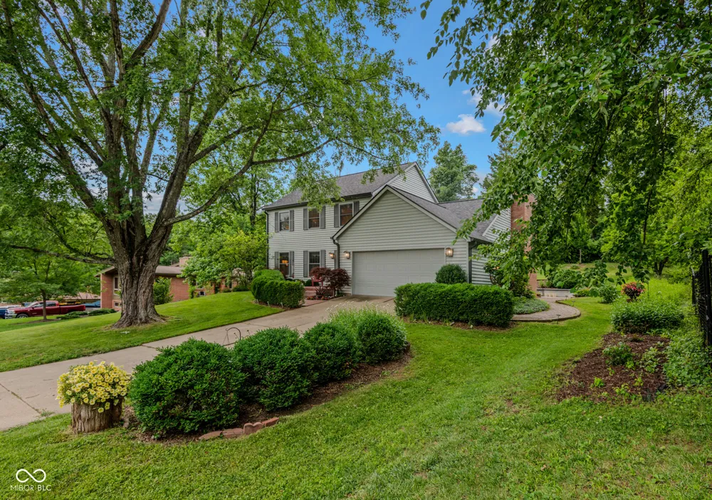 9956 W Raintree Drive Columbus, IN 47201