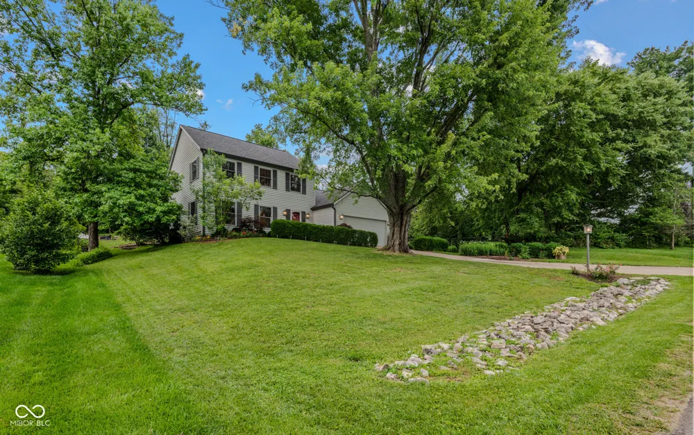 9956 W Raintree Drive Columbus, IN 47201