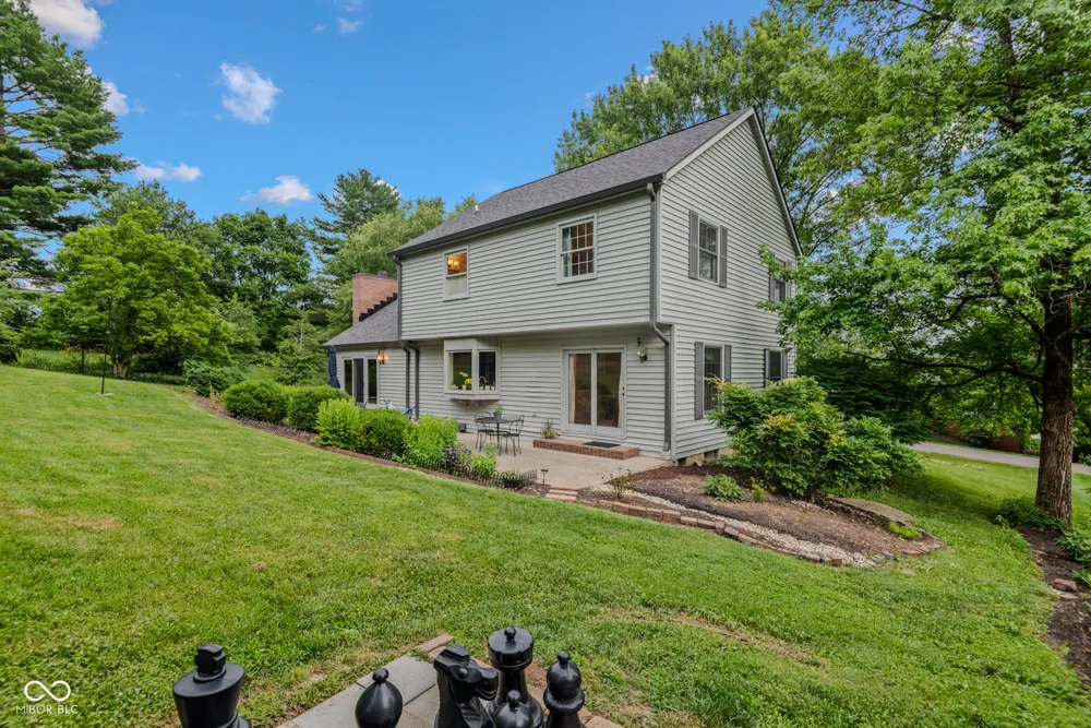 9956 W Raintree Drive Columbus, IN 47201