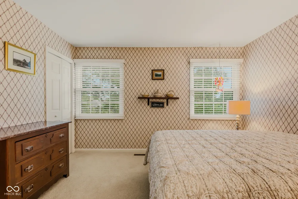 9956 W Raintree Drive Columbus, IN 47201