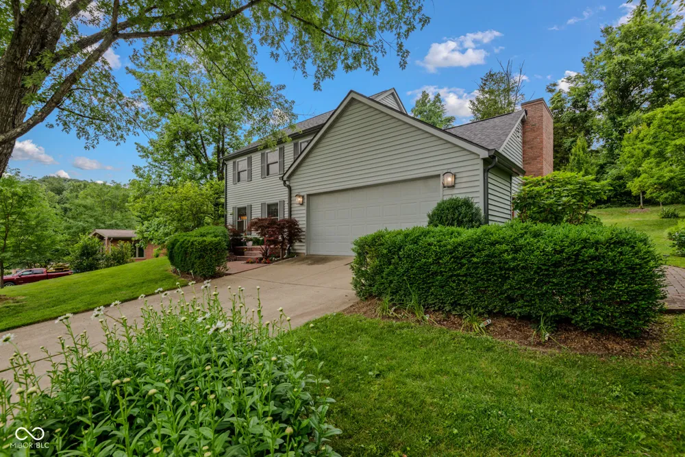 9956 W Raintree Drive Columbus, IN 47201