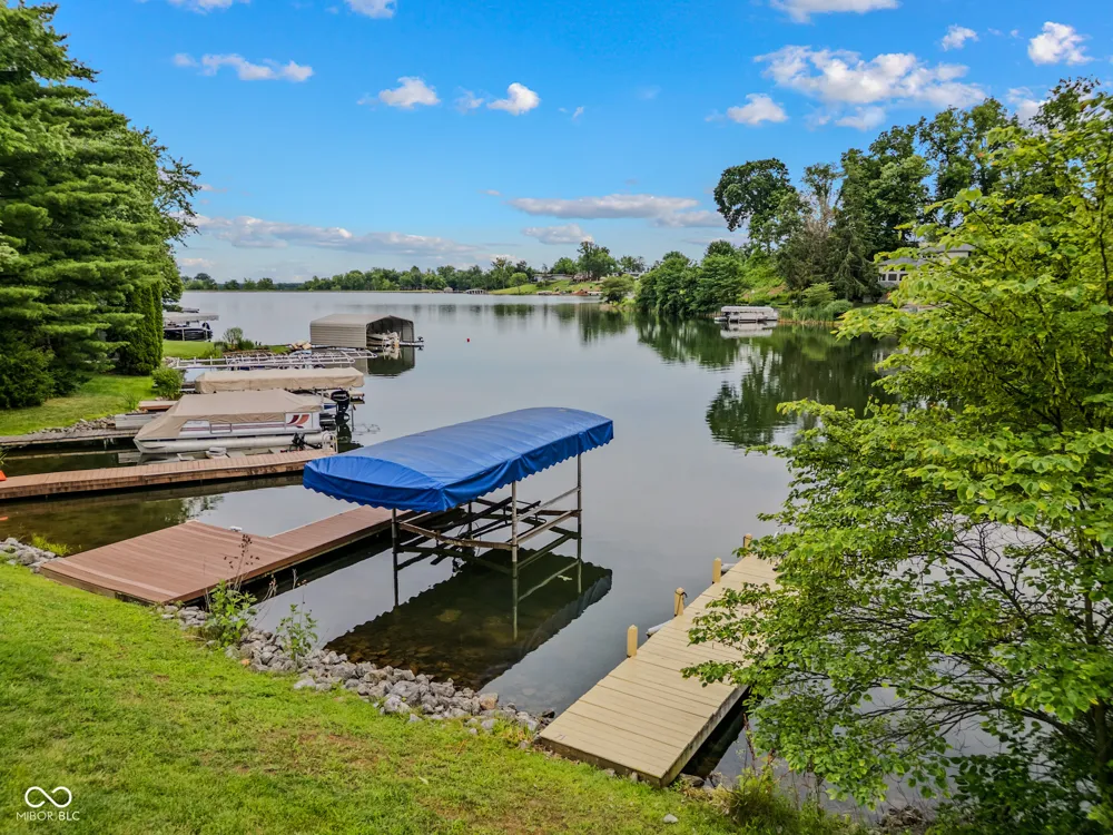 9956 W Raintree Drive Columbus, IN 47201