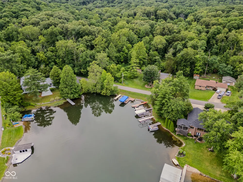 9956 W Raintree Drive Columbus, IN 47201