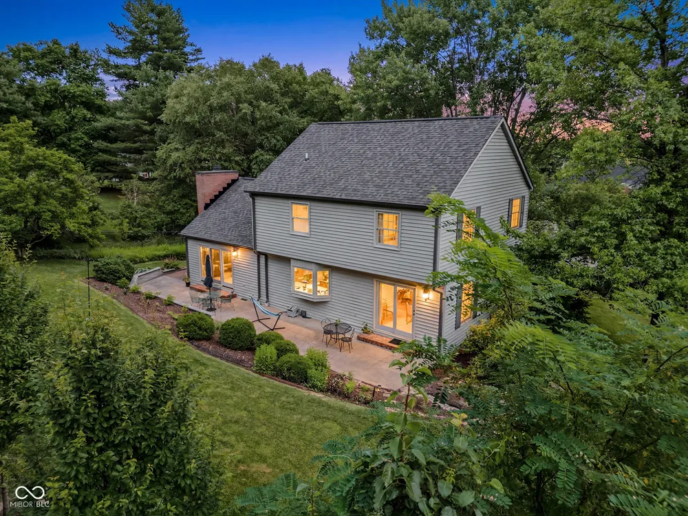 9956 W Raintree Drive Columbus, IN 47201