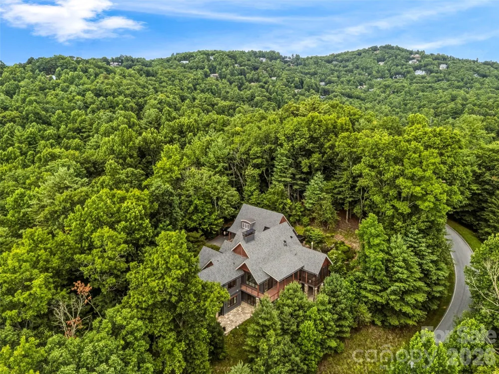 183 Chattooga Run Hendersonville, NC 28739
