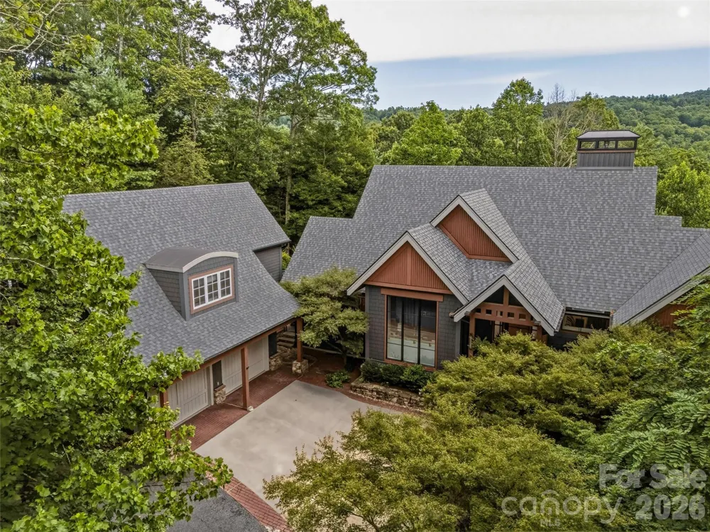 183 Chattooga Run Hendersonville, NC 28739