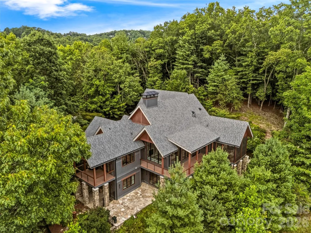 183 Chattooga Run Hendersonville, NC 28739