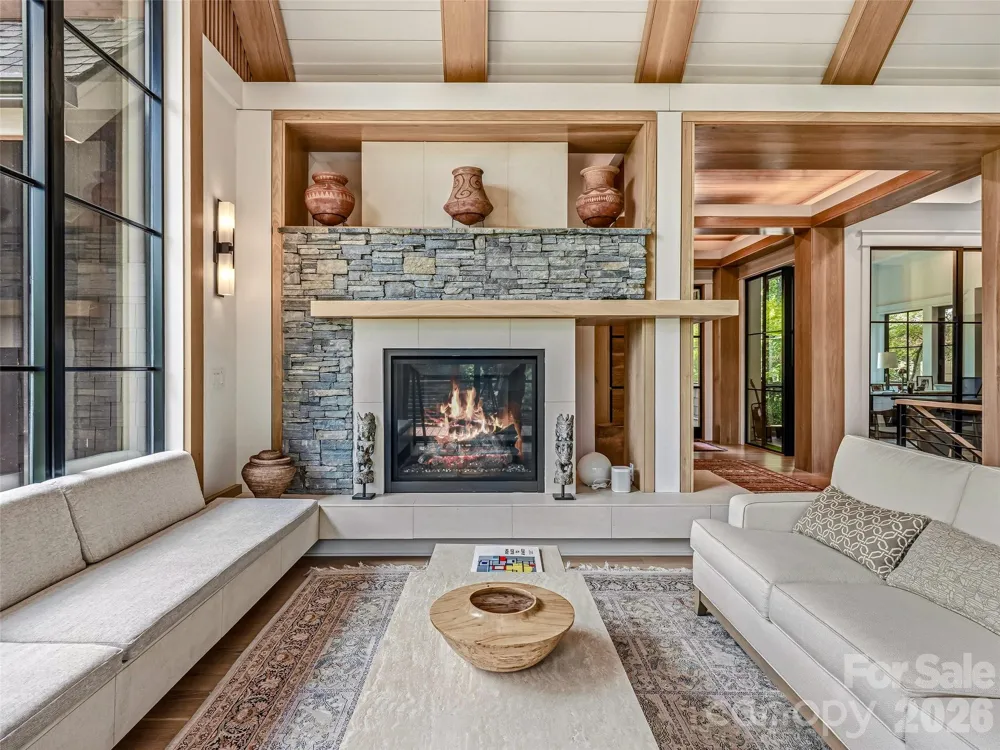 183 Chattooga Run Hendersonville, NC 28739
