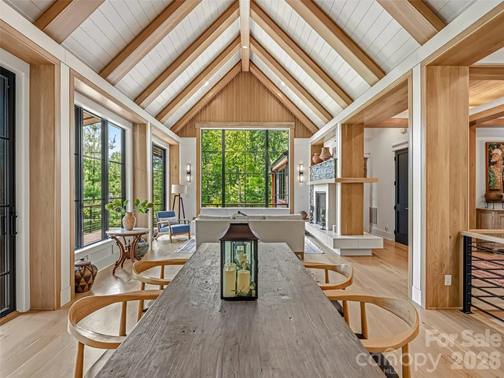 183 Chattooga Run Hendersonville, NC 28739