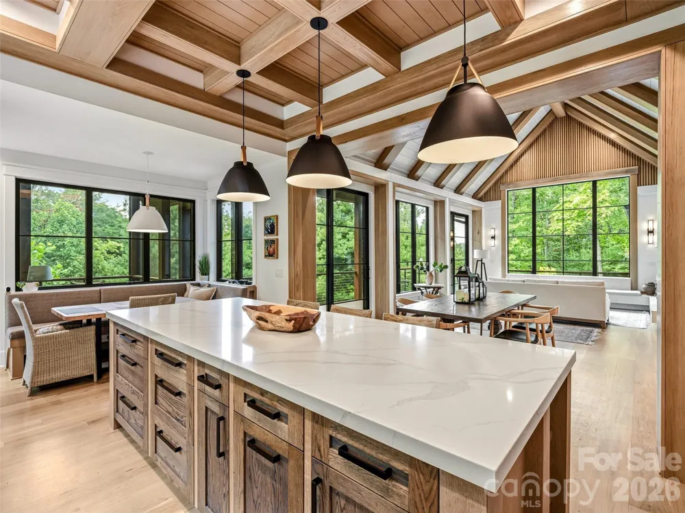 183 Chattooga Run Hendersonville, NC 28739