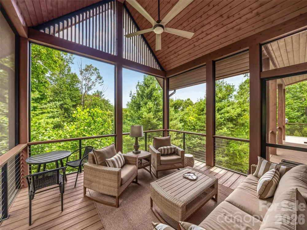 183 Chattooga Run Hendersonville, NC 28739