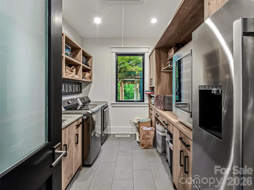 183 Chattooga Run Hendersonville, NC 28739