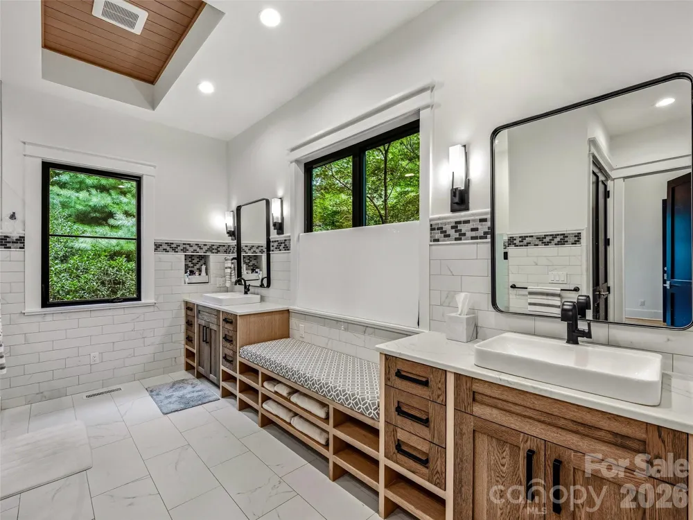 183 Chattooga Run Hendersonville, NC 28739