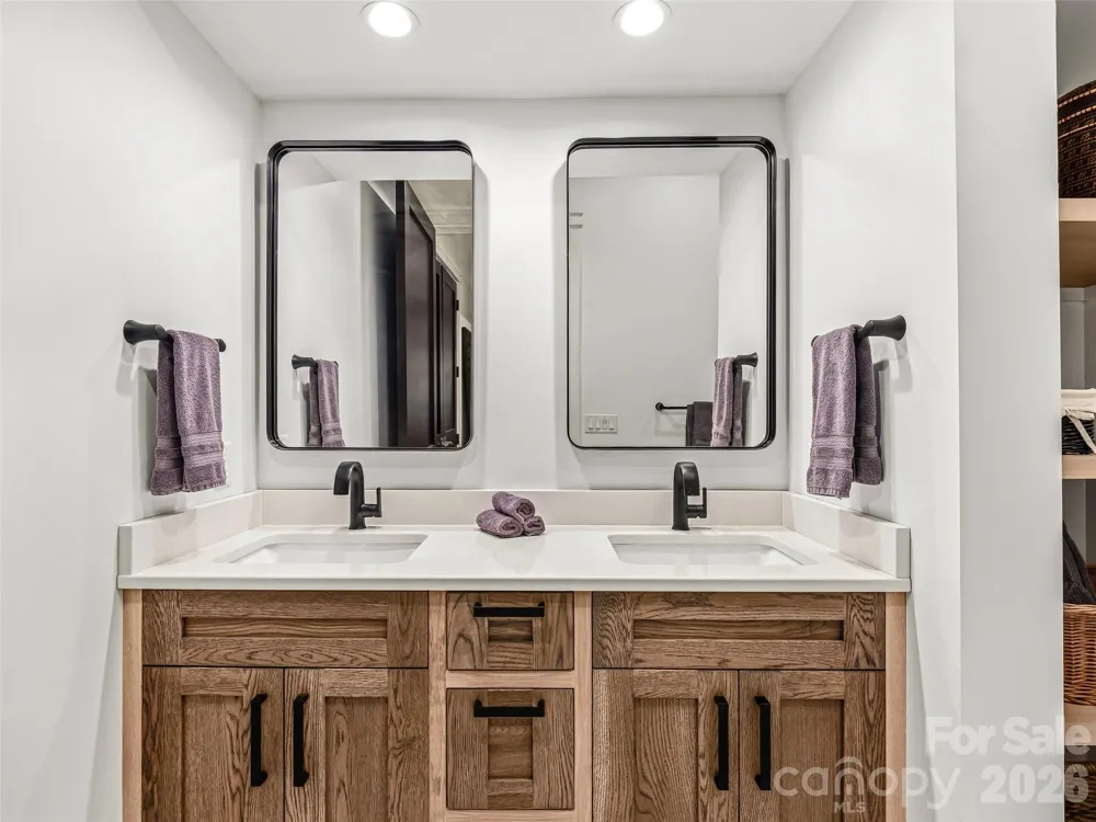 183 Chattooga Run Hendersonville, NC 28739