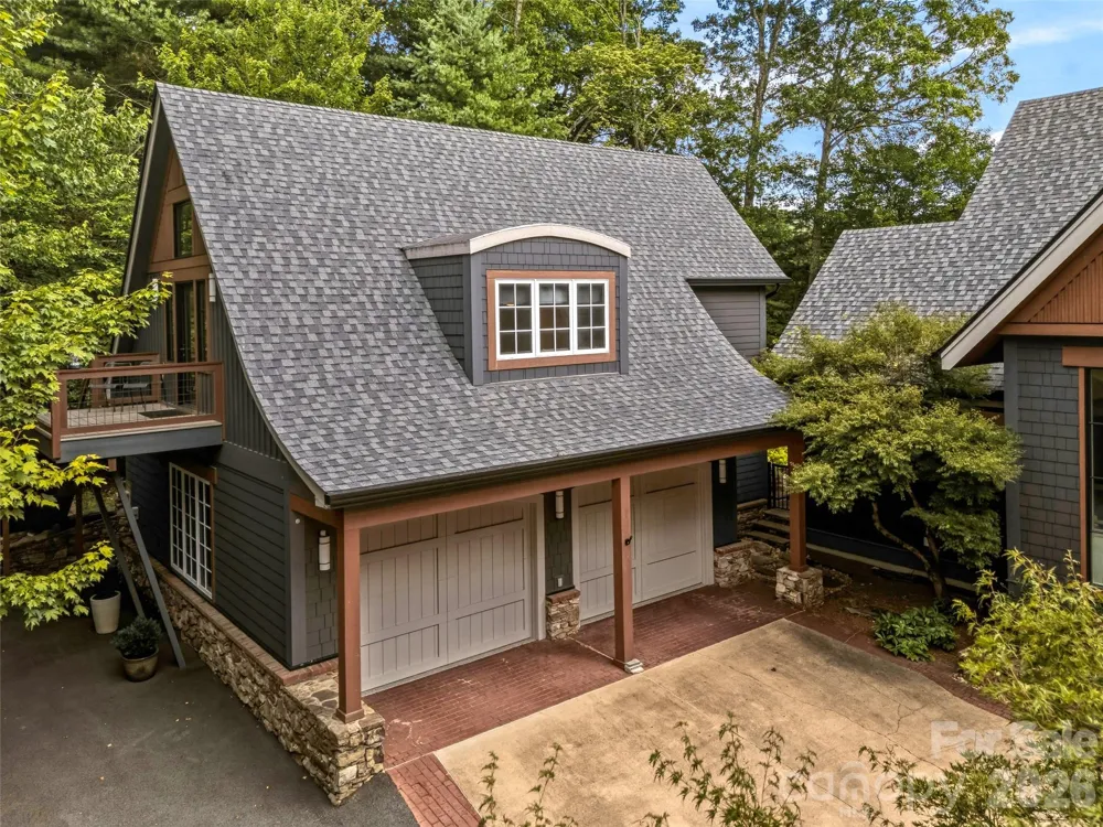 183 Chattooga Run Hendersonville, NC 28739