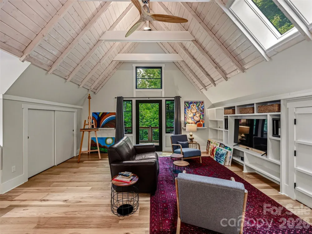 183 Chattooga Run Hendersonville, NC 28739