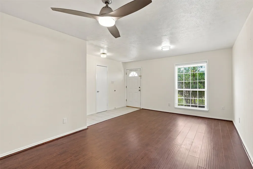 4207 Rainier Street Irving, TX 75062