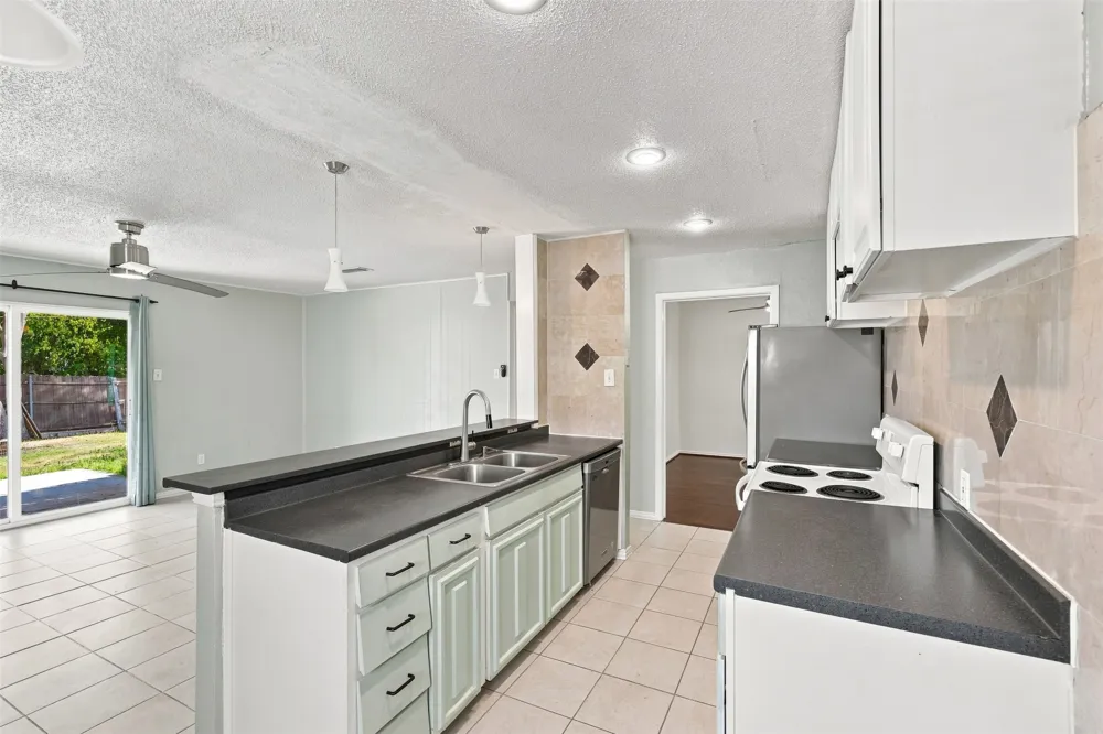 4207 Rainier Street Irving, TX 75062
