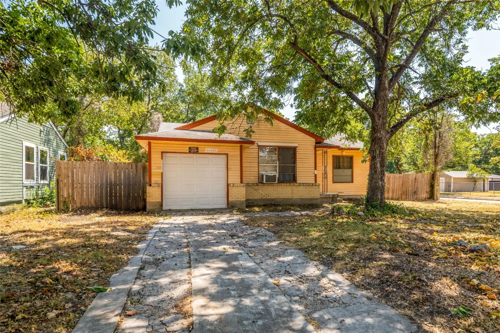 11102 Barbarosa Drive Dallas, TX 75228