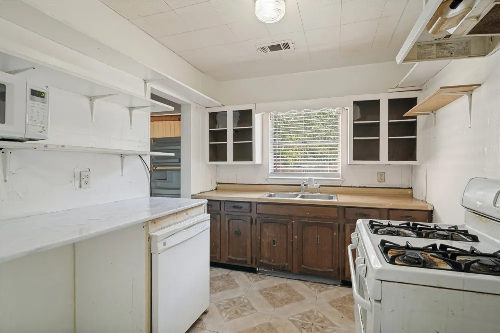 11102 Barbarosa Drive Dallas, TX 75228
