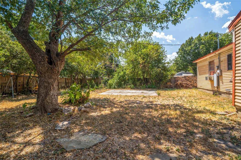 11102 Barbarosa Drive Dallas, TX 75228