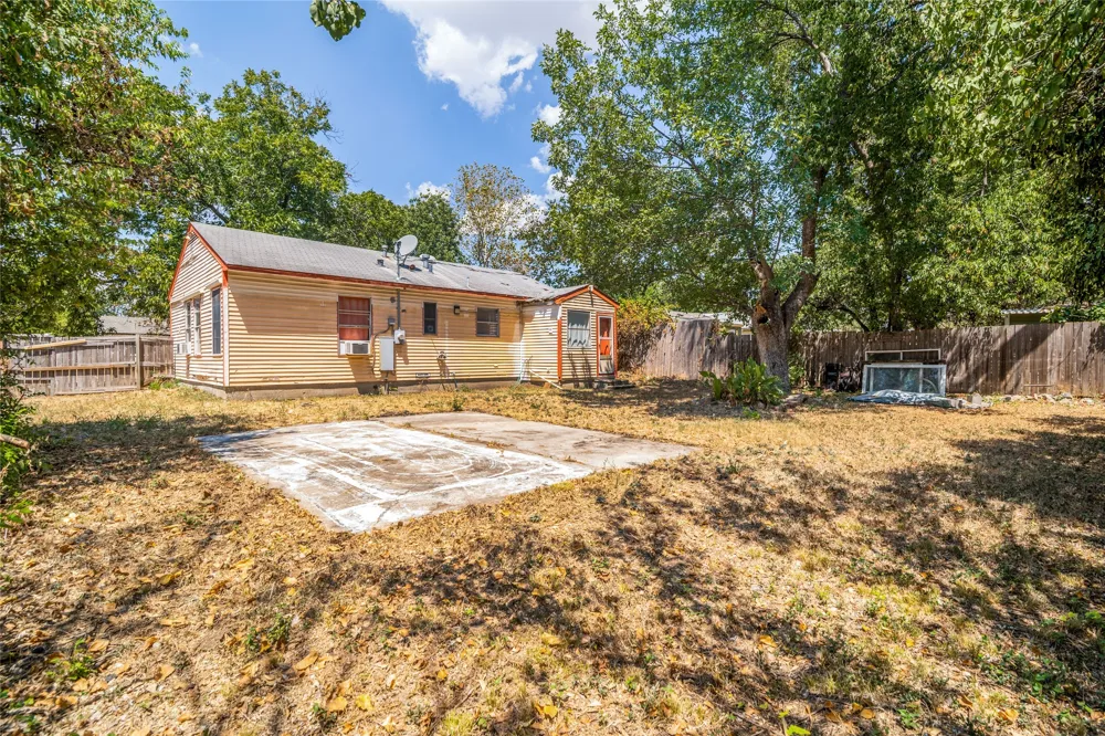 11102 Barbarosa Drive Dallas, TX 75228