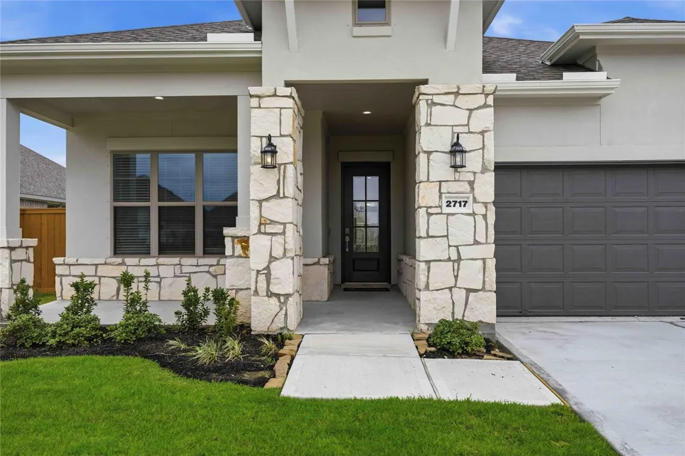 2717 Mackinac Bay Drive La Marque, TX 77568
