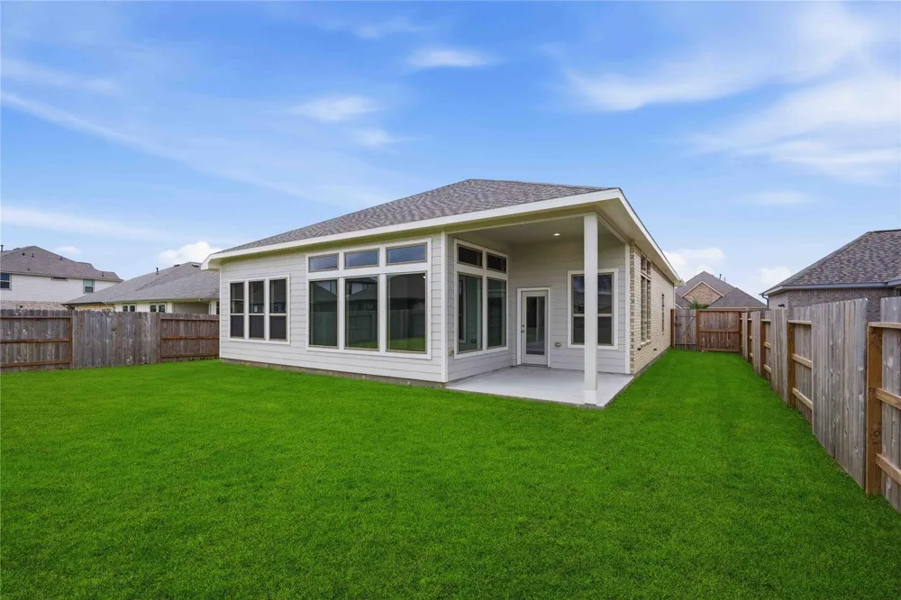 2717 Mackinac Bay Drive La Marque, TX 77568
