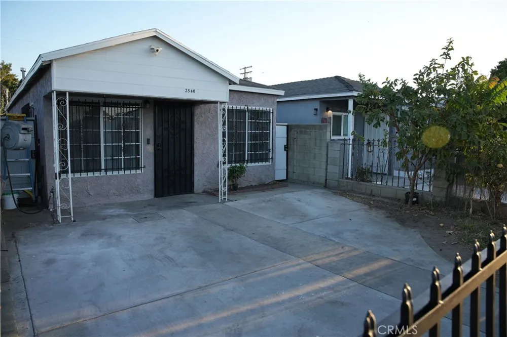 2540 E 127th Compton, CA 90222