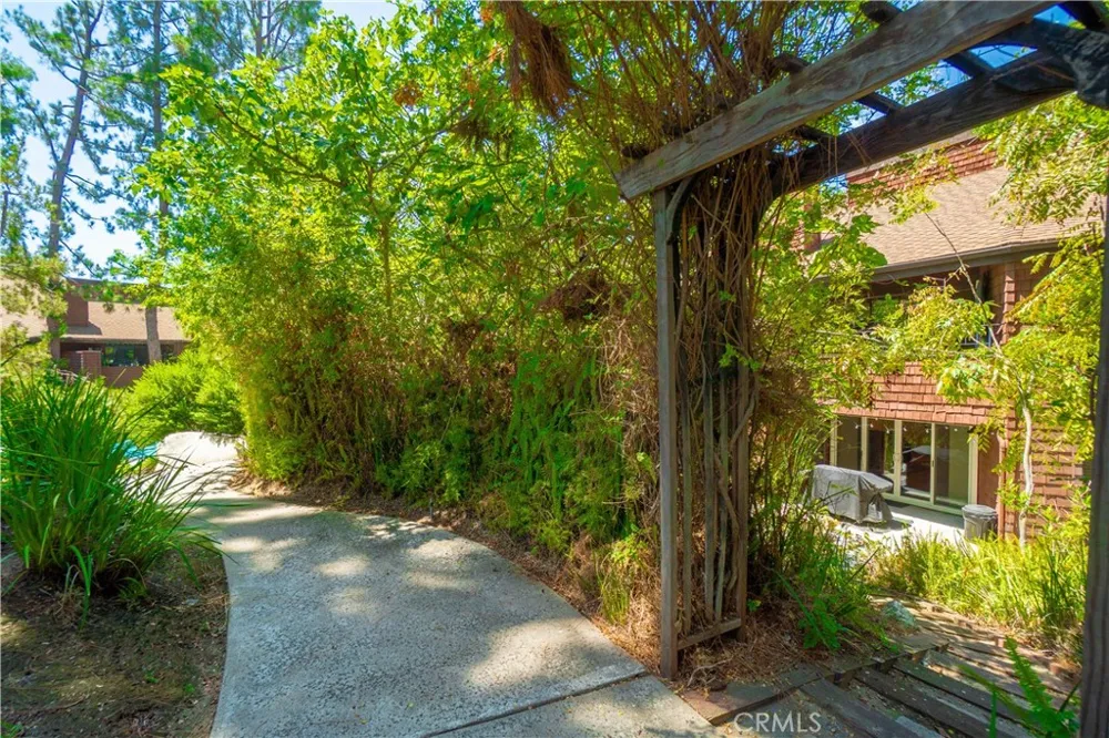 2752 Pine Creek Cir. Fullerton, CA 92835