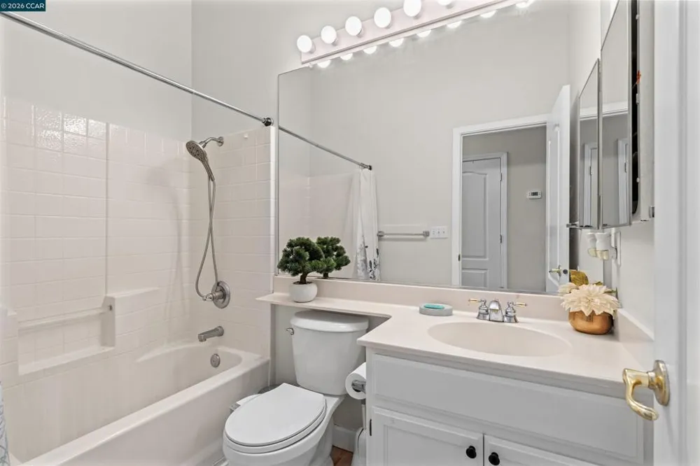 2408 Amber Elm Modesto, CA 95355