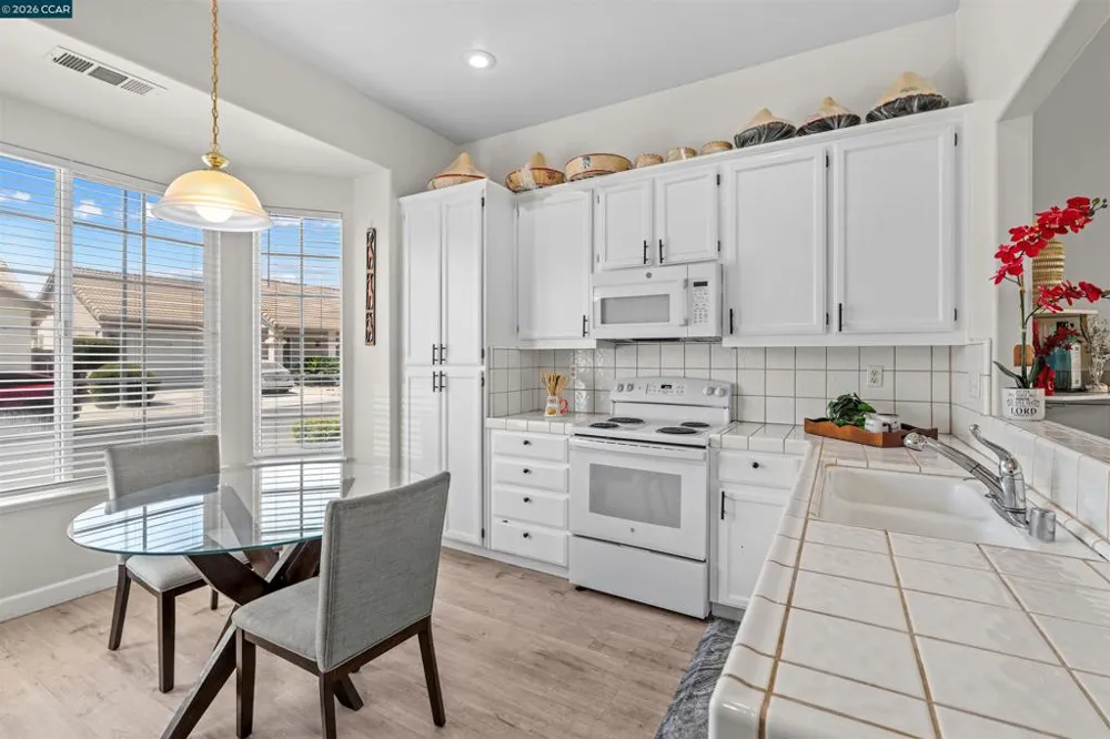 2408 Amber Elm Modesto, CA 95355