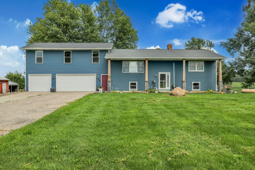 8720 Cochran Road Grand Ledge, MI 48837